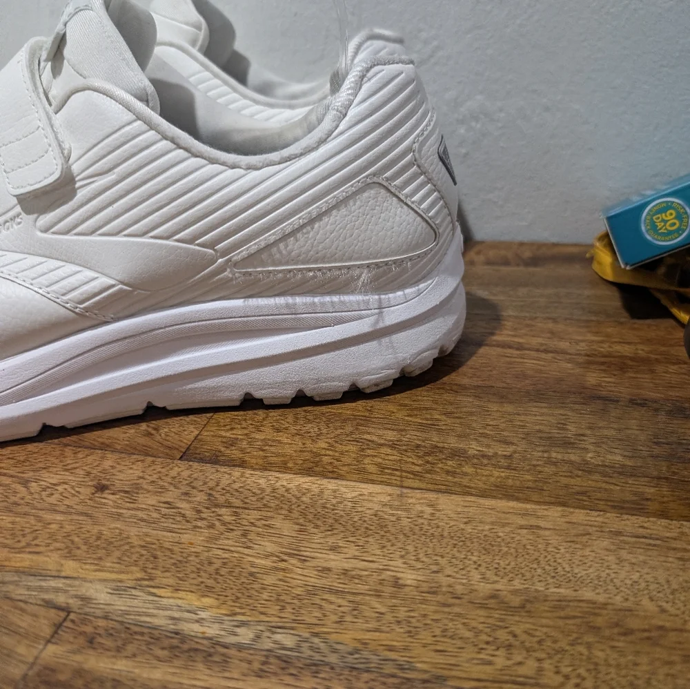 Brooks Addiction Walker V-Strap 2‎ White Men's Size 11.5ee